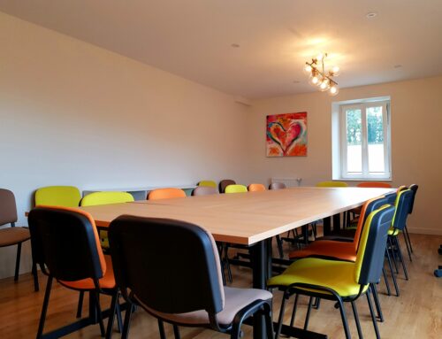 Hôtel traditionnel vs. lieu atypique : Quel impact sur la prise de recul en séminaire ?